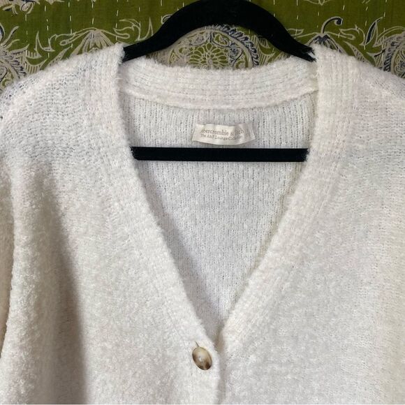 NWT Abercrombie and Fitch Lounge Ivory Boucle Wool Blend Cardigan Size Small - Picture 5 of 16